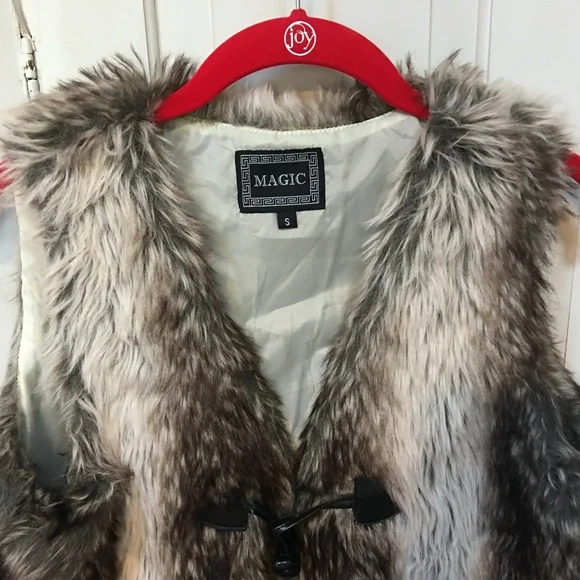 Magic Faux Fur Vest - Picture 4 of 8